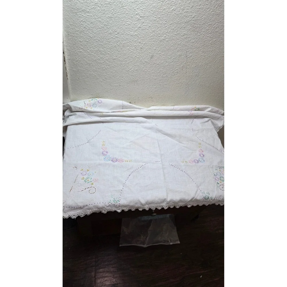Unbranded Vintage Embroidered Floral Tablecloth White Lace Trim Cottagecore